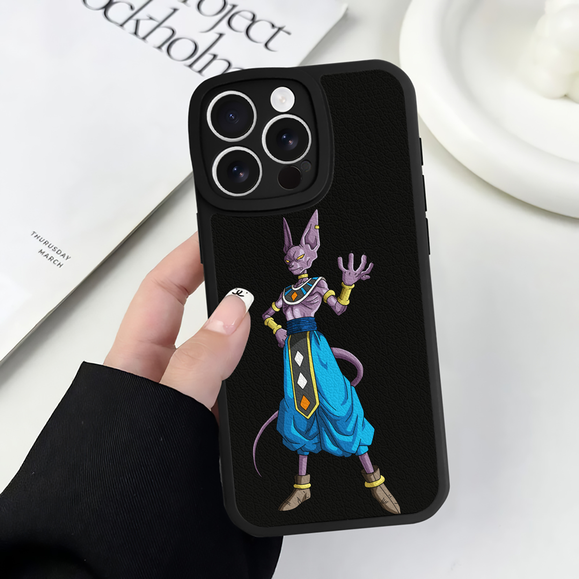 （画像用） ドラゴンボール ビルス 破壊神ビルス DRAGON BALL Beerus Birusu 【iPhone 16シリーズ対応】シリコンスマホケース（レザー調） 材質：シリコン